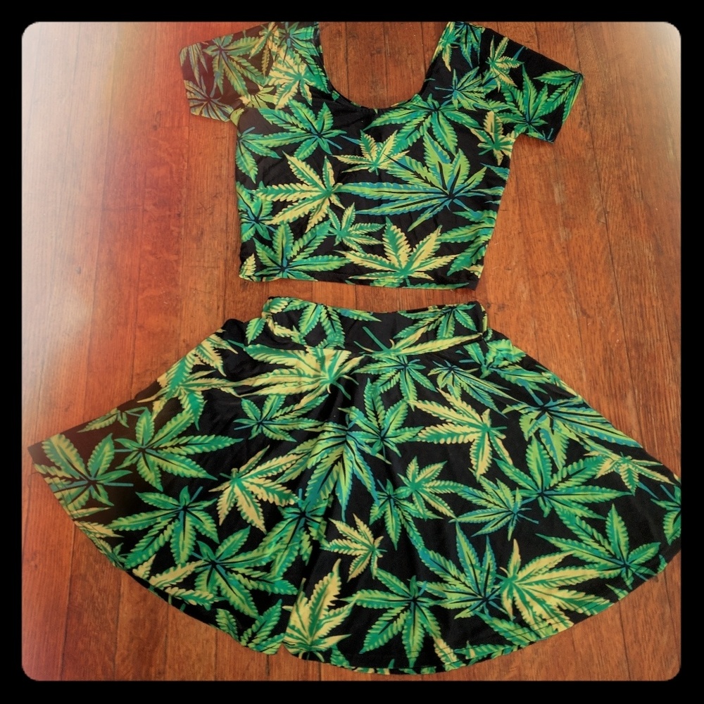 Two piece pot leaf skirt and top!